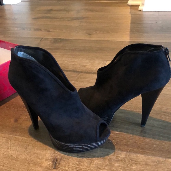 Carlos Ankle Bootie - Picture 2 of 5